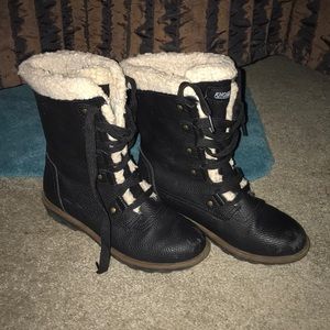 Mid calf faux fur Khombu boots